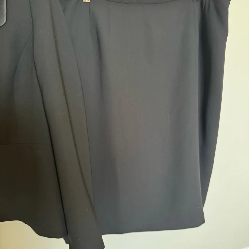 LE SUIT Size 18 Gorgeous Black Skirt & Blazer Suit Set - Evening Suit - Picture 5 of 5